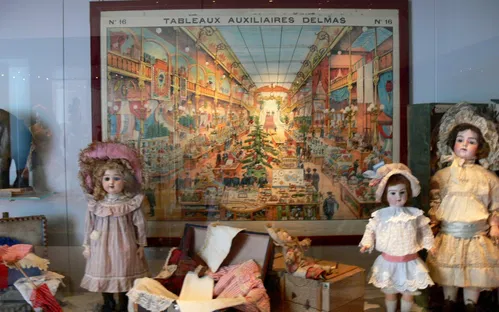 Museo della Bambola e del Giocattolo