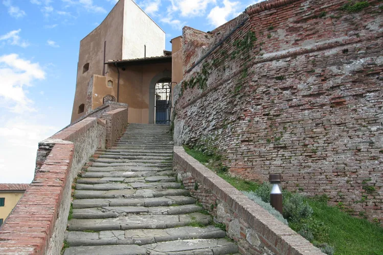 Castello dei Vicari e Museo Civico F. Baldinucci