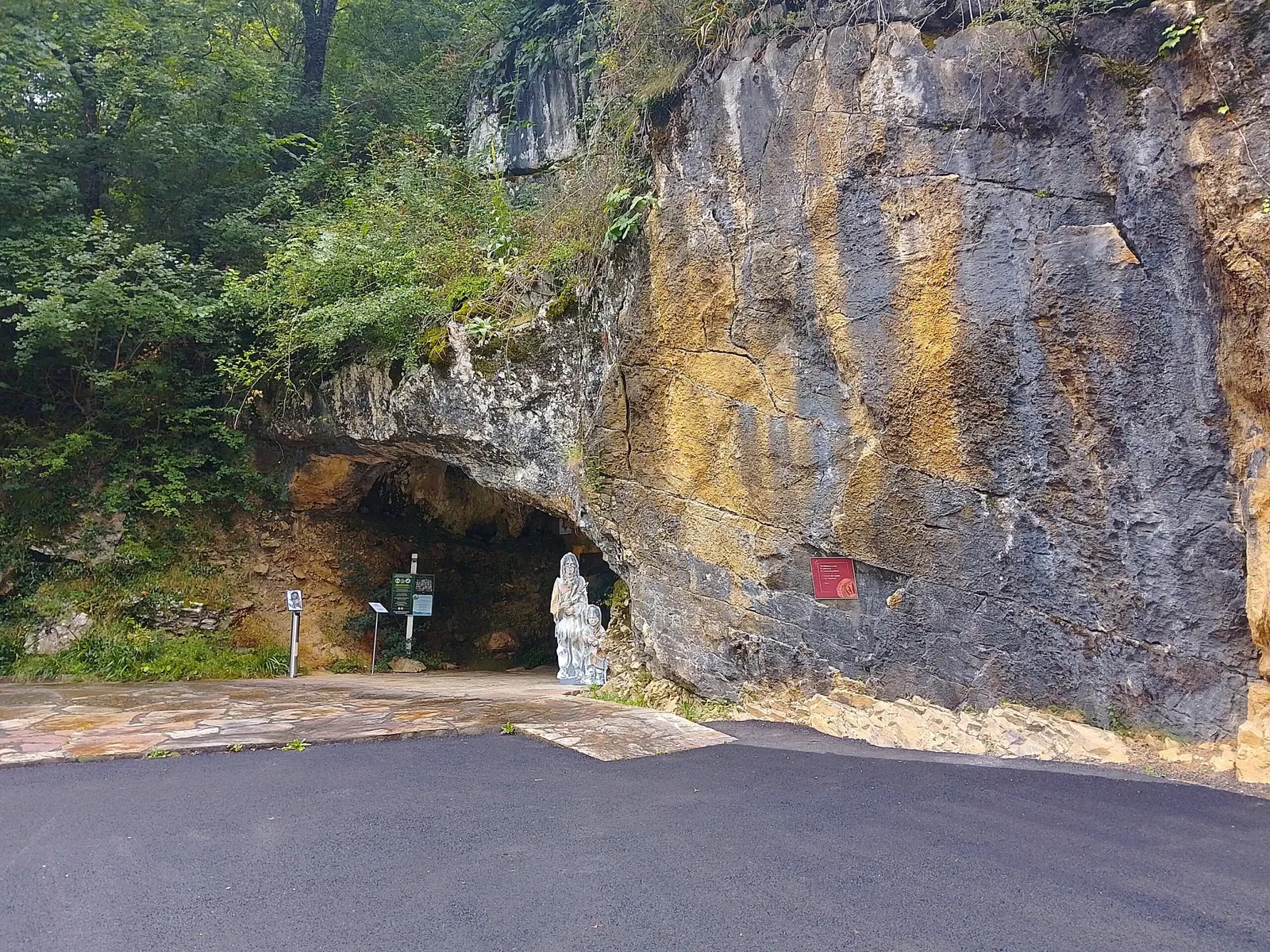 Caves of Isturitz and Oxocelhaya