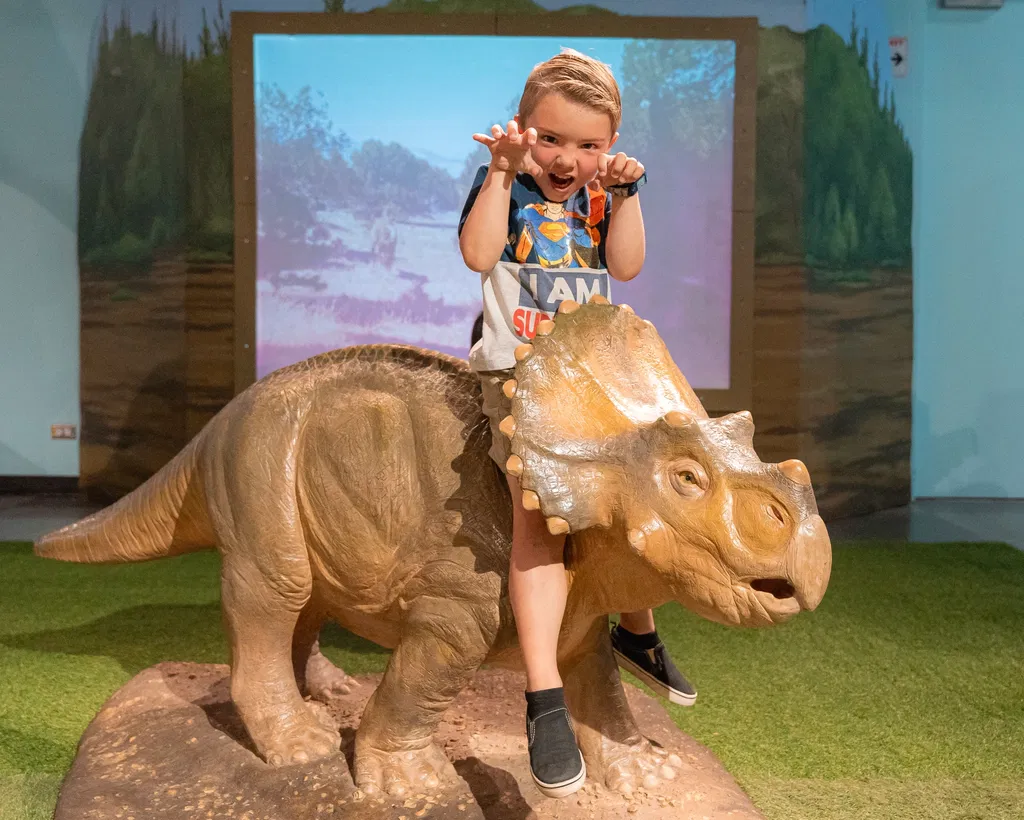Dinosaurs: Land of Fire and Ice