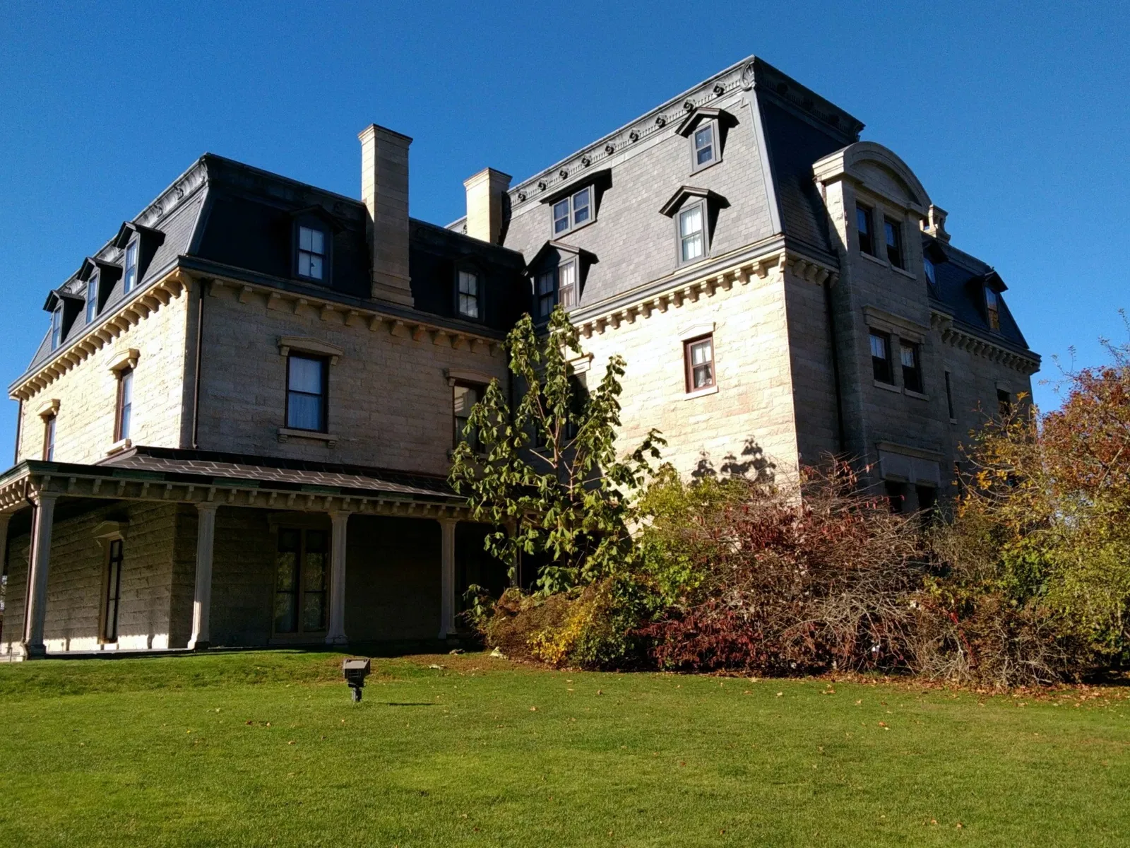 Chateau-sur-mer Mansion
