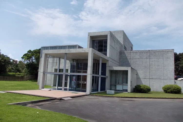 Iwasaki Museum