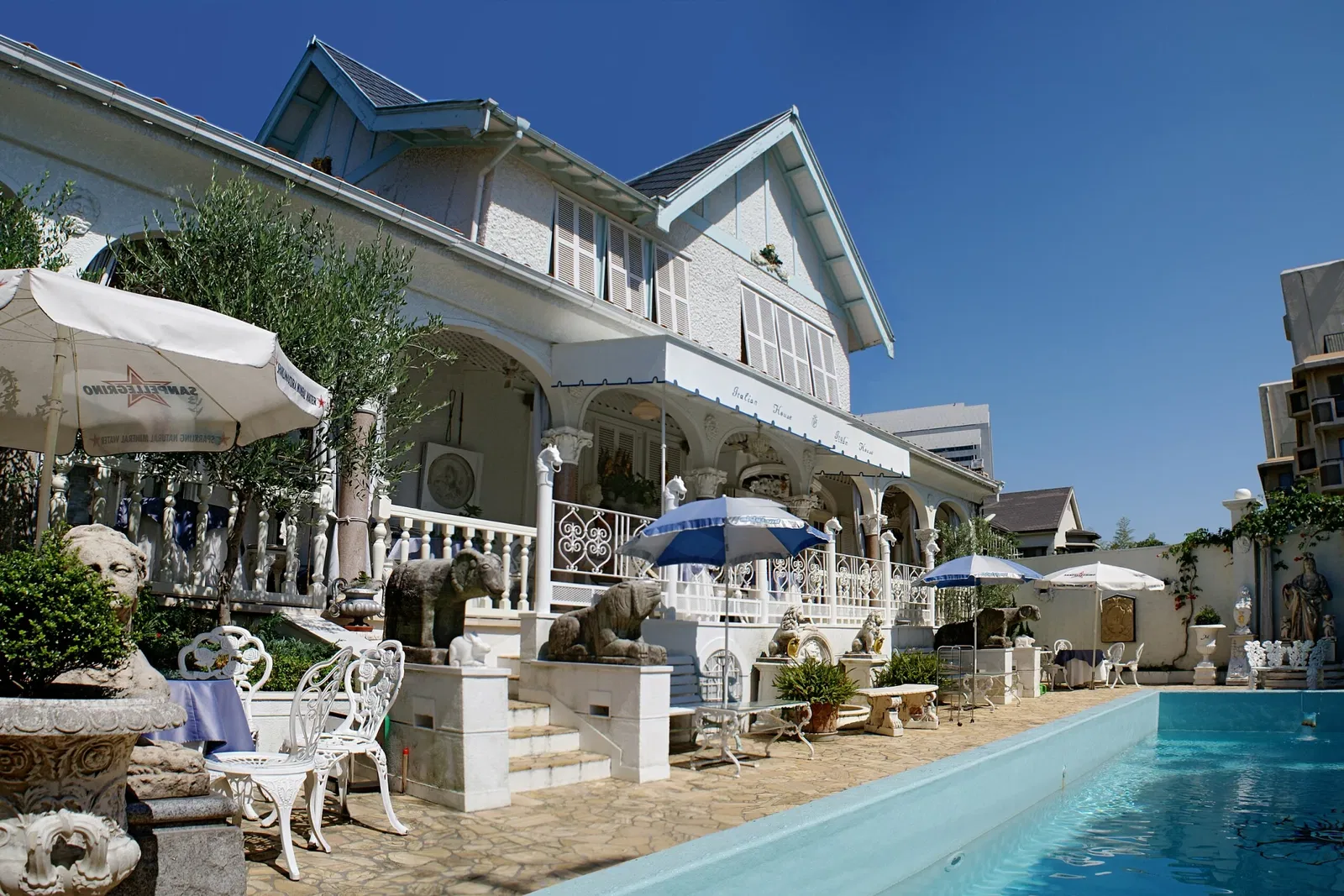 Italian Pavilion - Platon Decorative Arts Museum