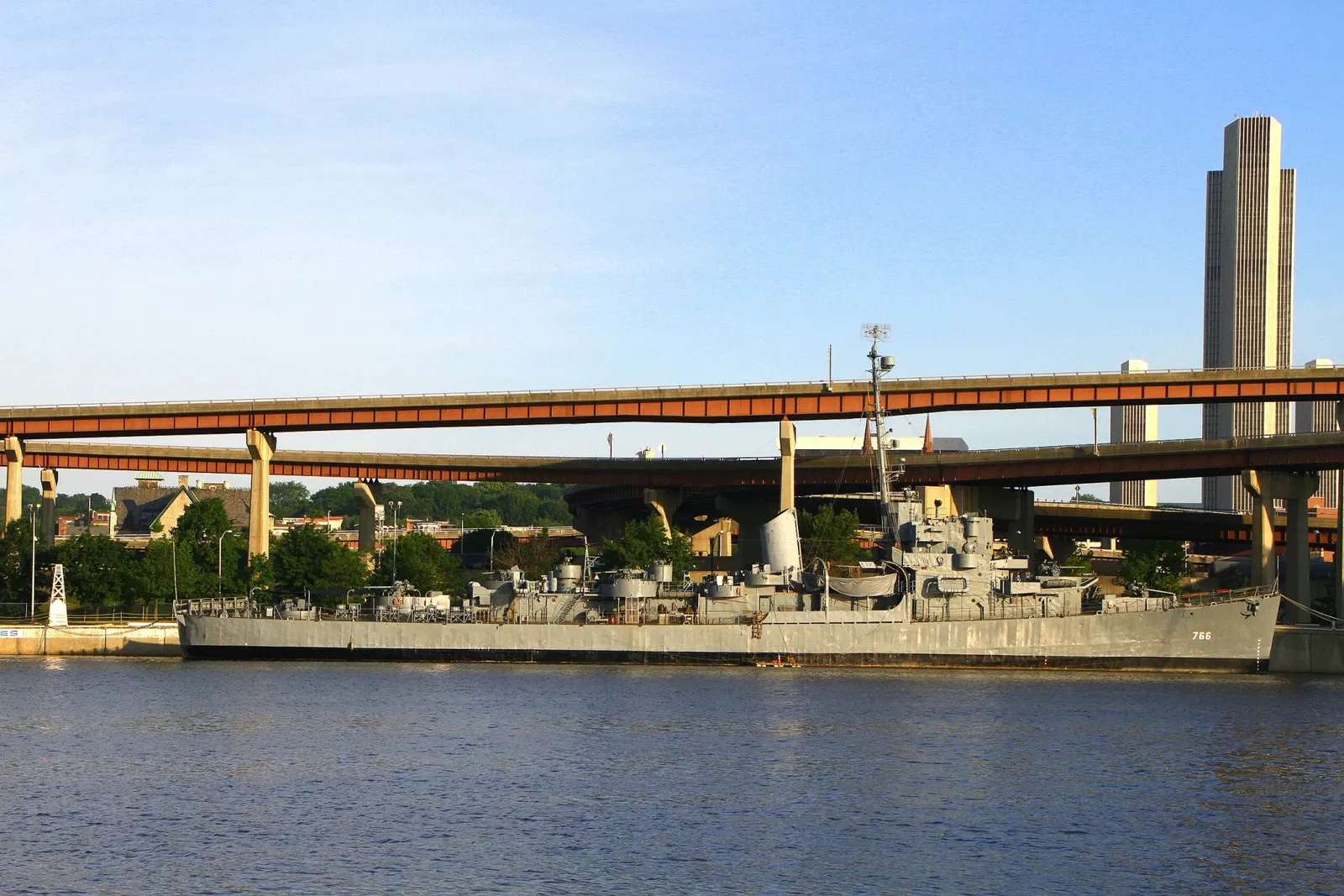 USS  Slater  (DE-766)