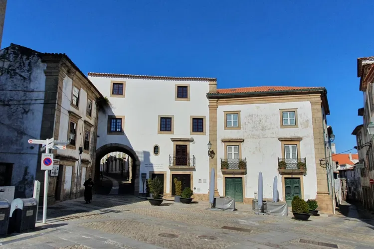 Casa do Arco do Bispo