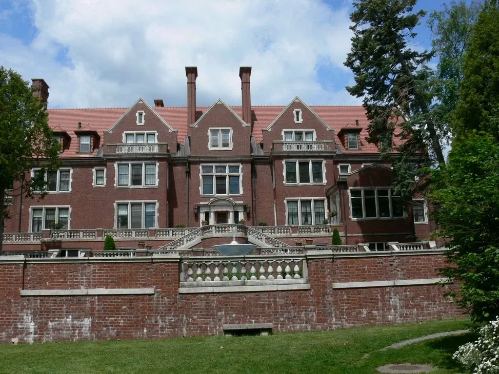 Glensheen Mansion - Historic Congdon Estate