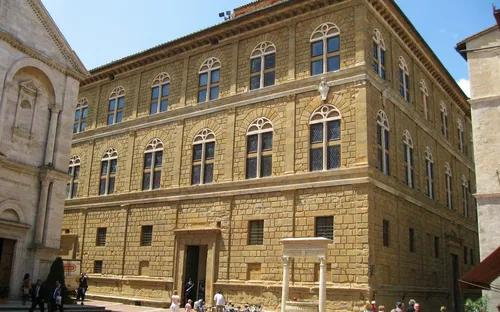 Palazzo Piccolomini