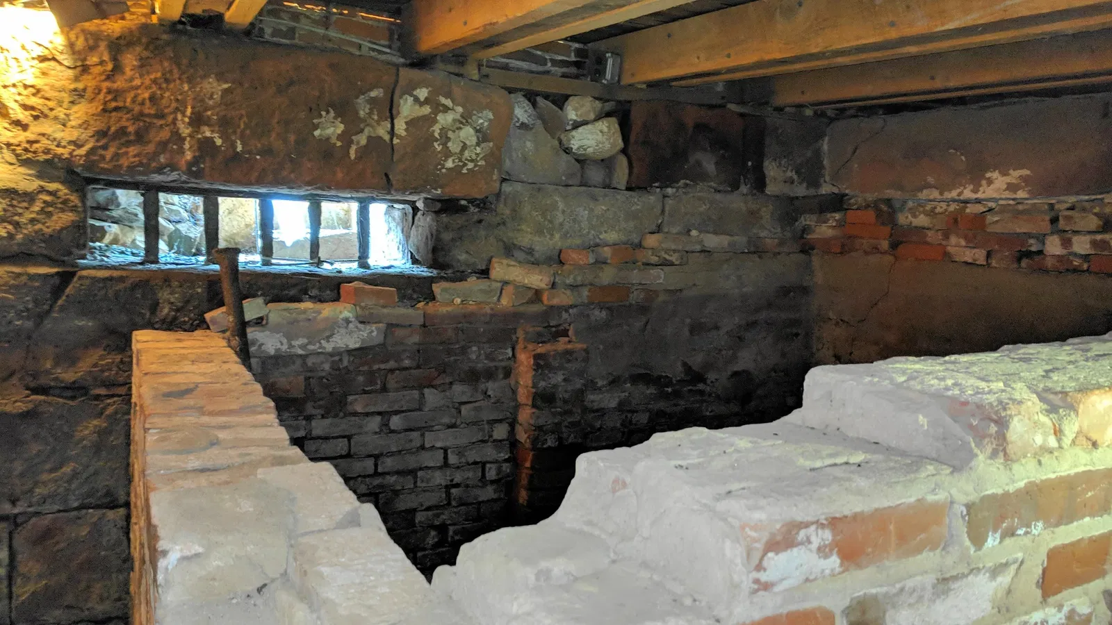 Old Newgate Prison and Copper Mine (closed)