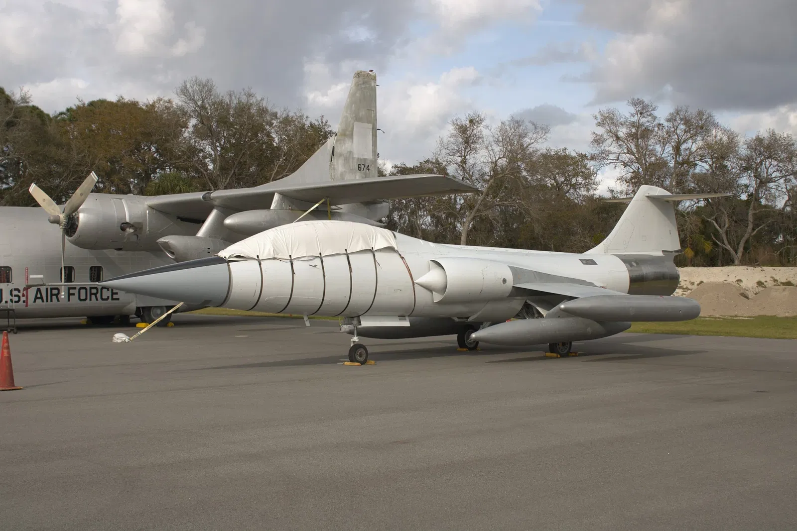 Valiant Air Command Warbird Aviation Museum