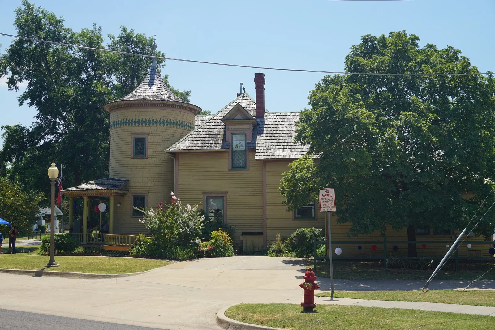 Moore-Lindsay Historical House Museum