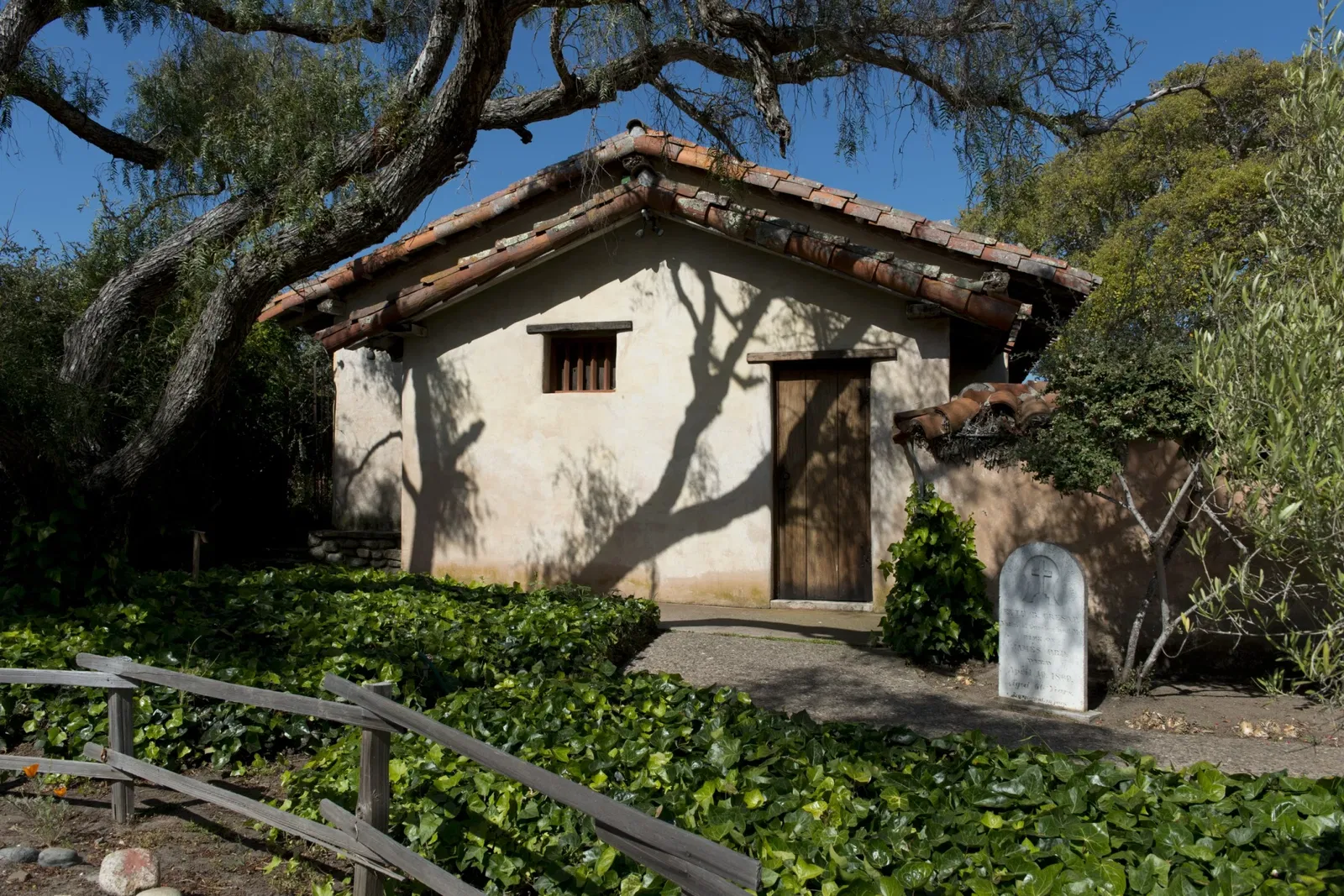 Mission San Carlos Borromeo De Carmelo