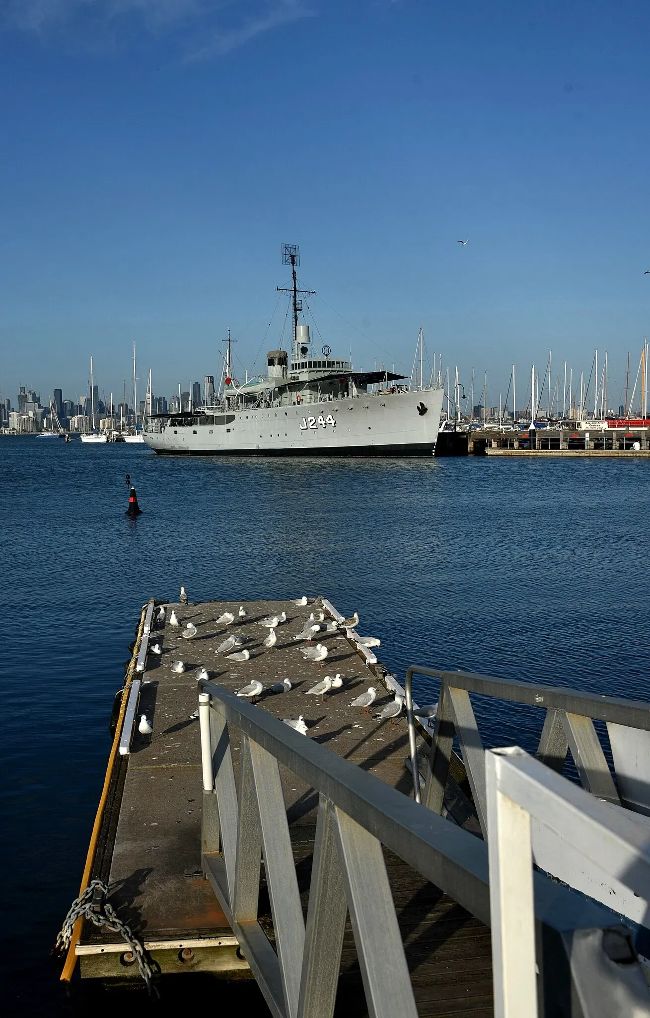 HMAS Castlemaine (J244)