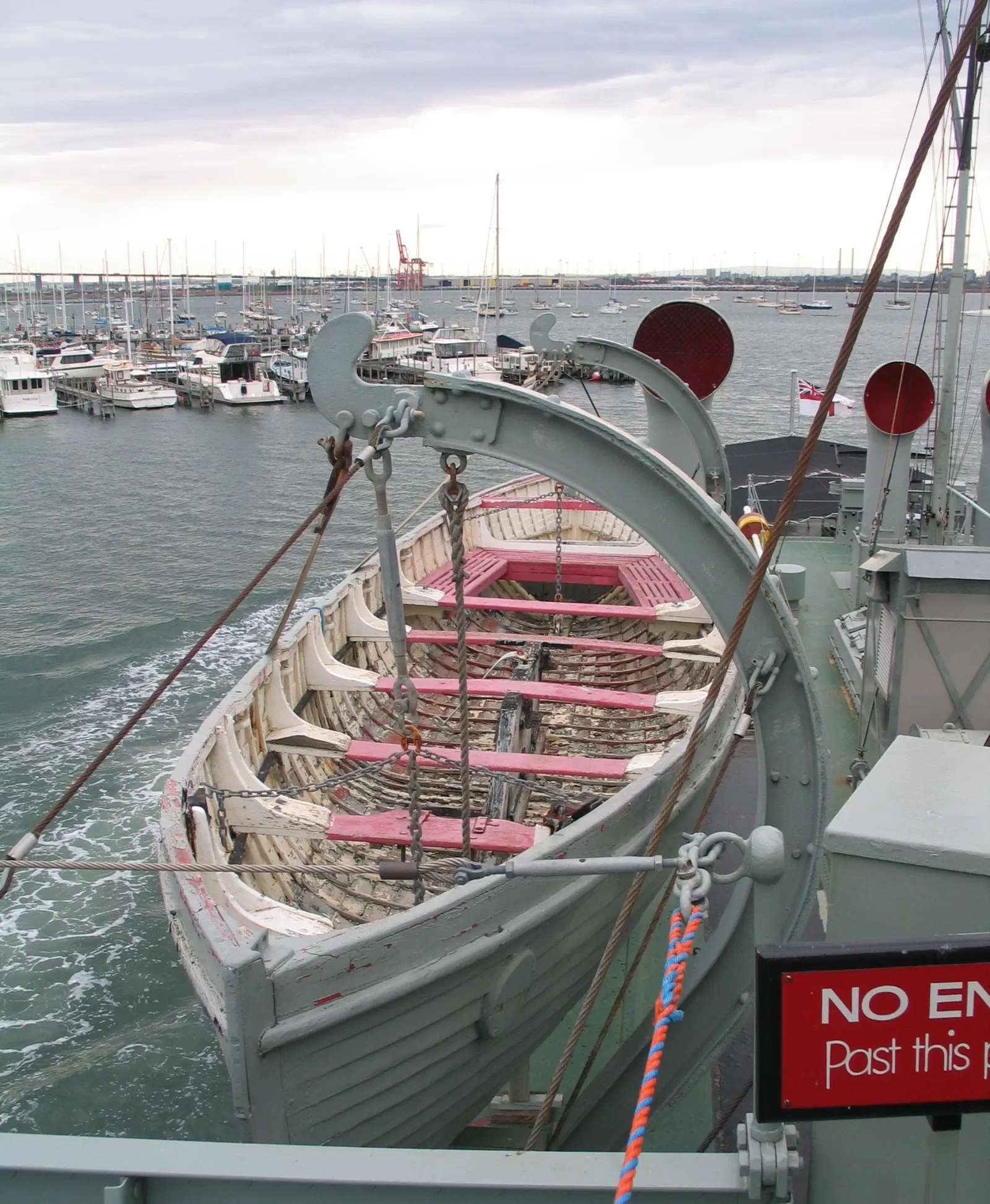 HMAS Castlemaine (J244)