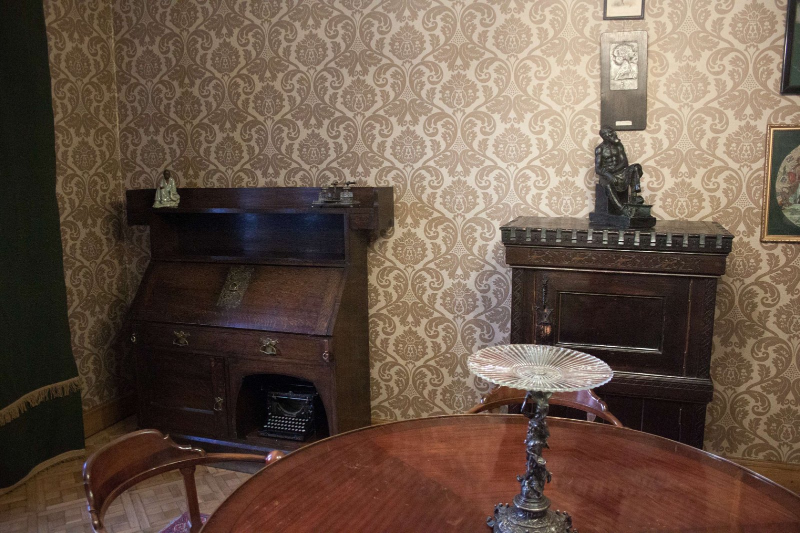 Roth Miksa Memorial House