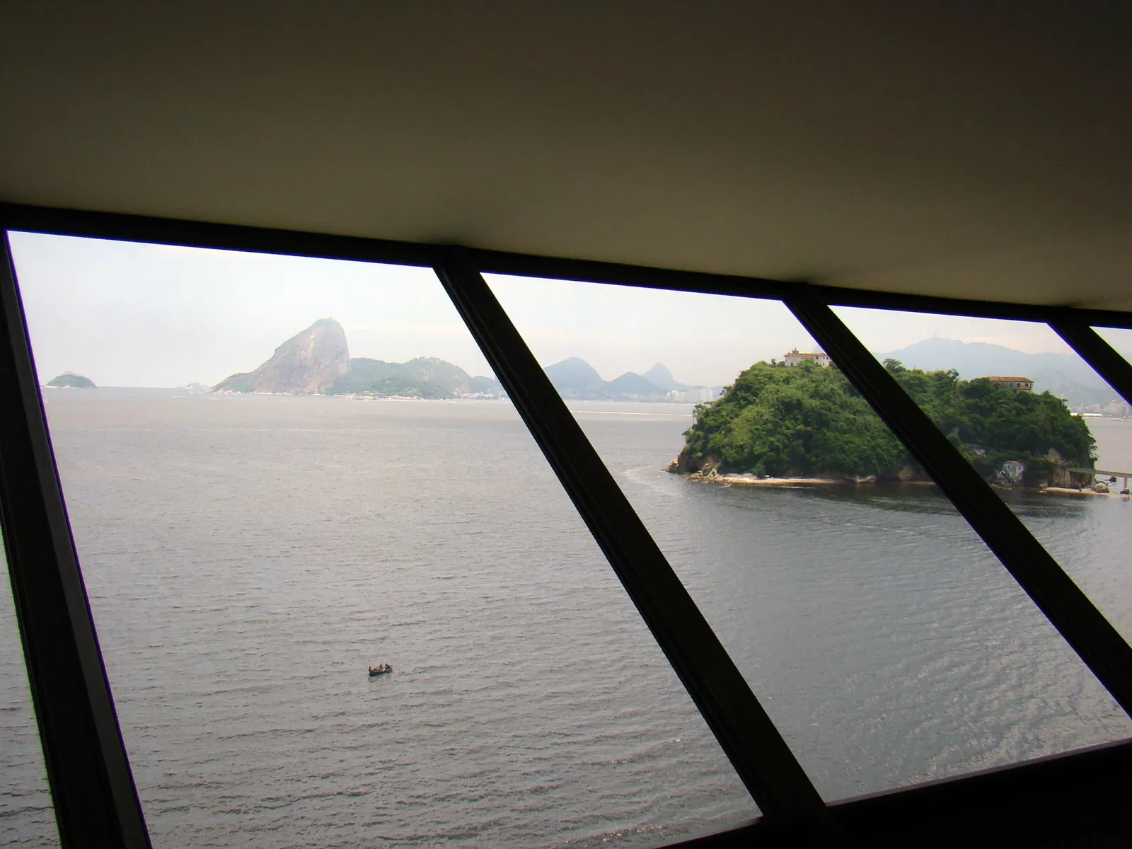 Niterói Contemporary Art Museum