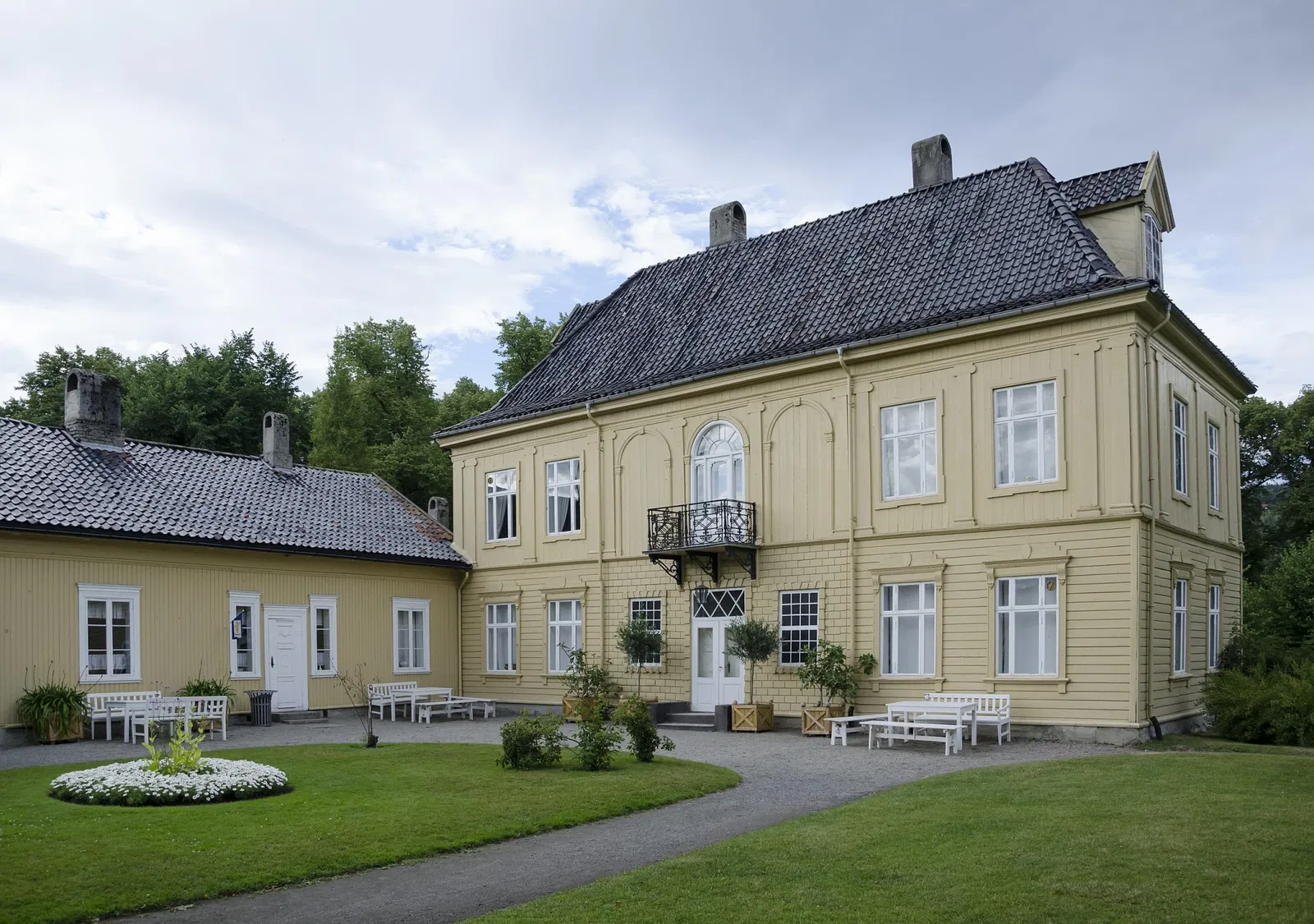 Gulskogen Manor