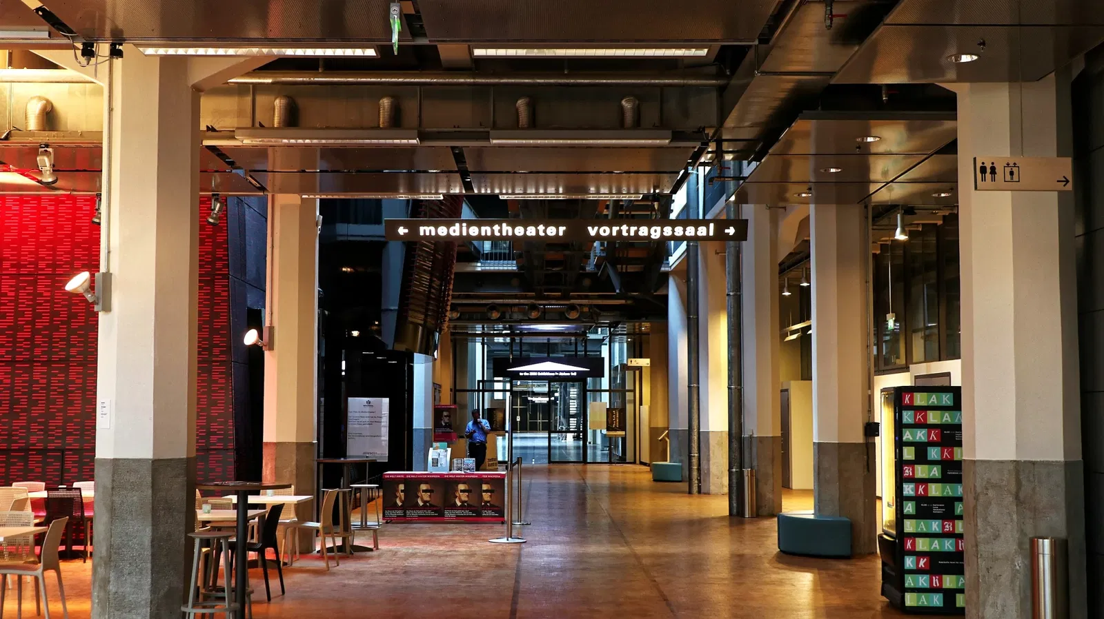 Zentrum für Kunst und Medien