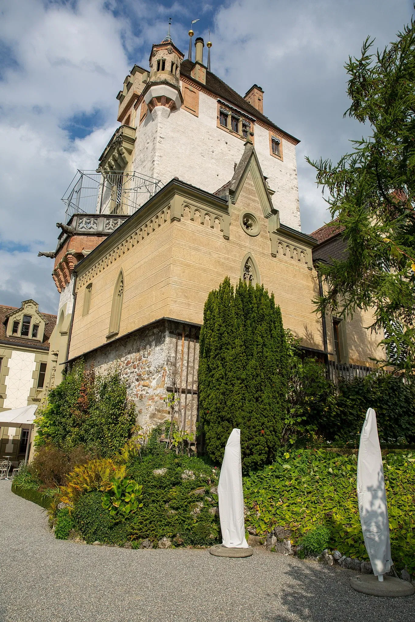 Oberhofen Castle