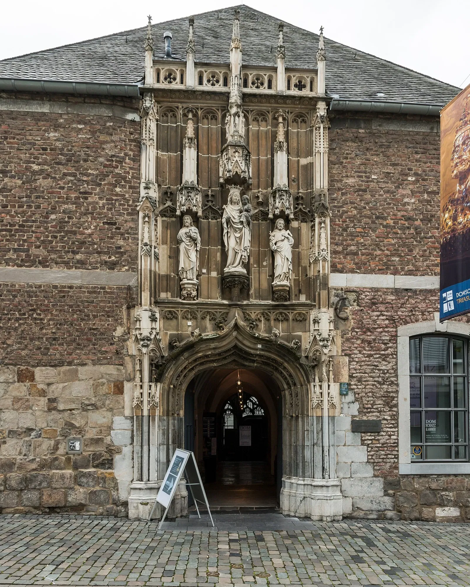 Aachener Domschatzkammer