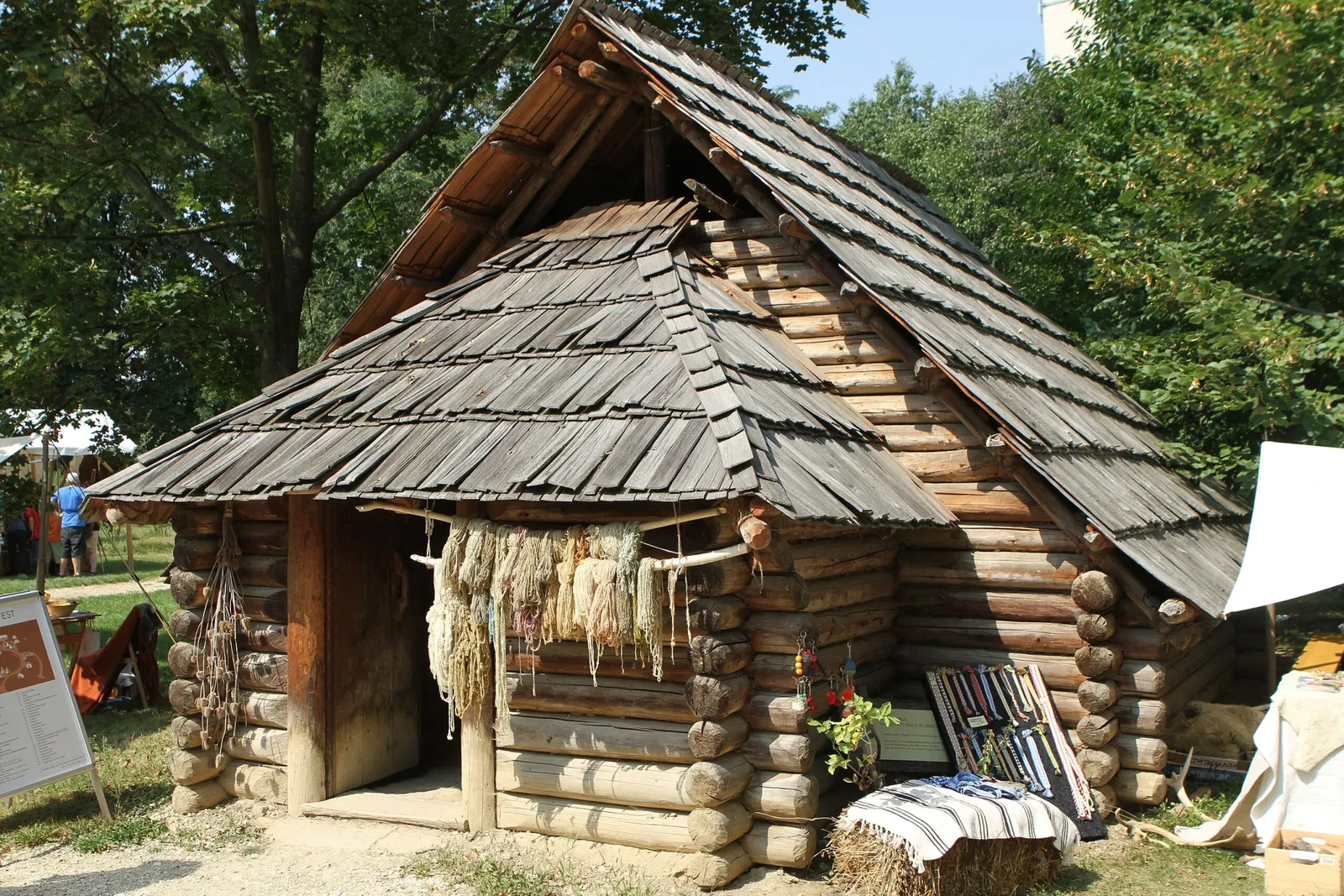 MAMUZ Castle Asparn / Zaya