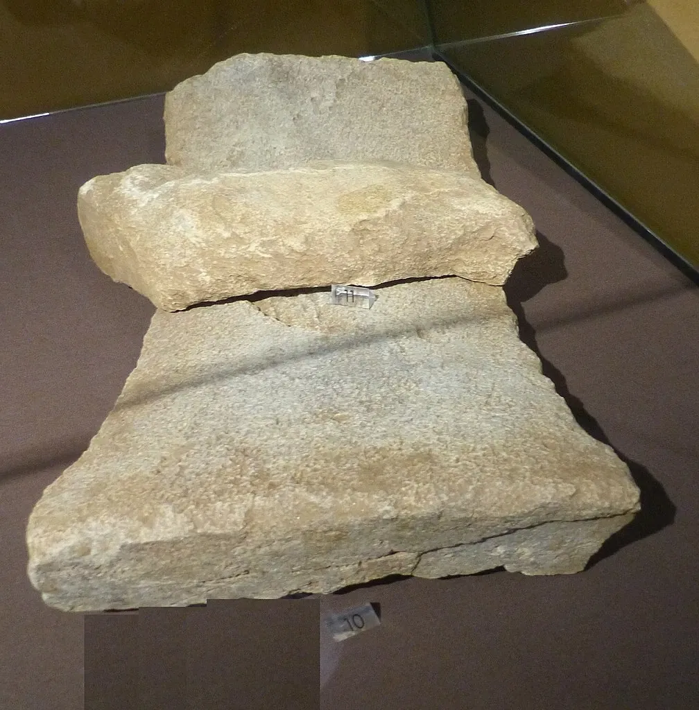 MAMUZ Castle Asparn / Zaya