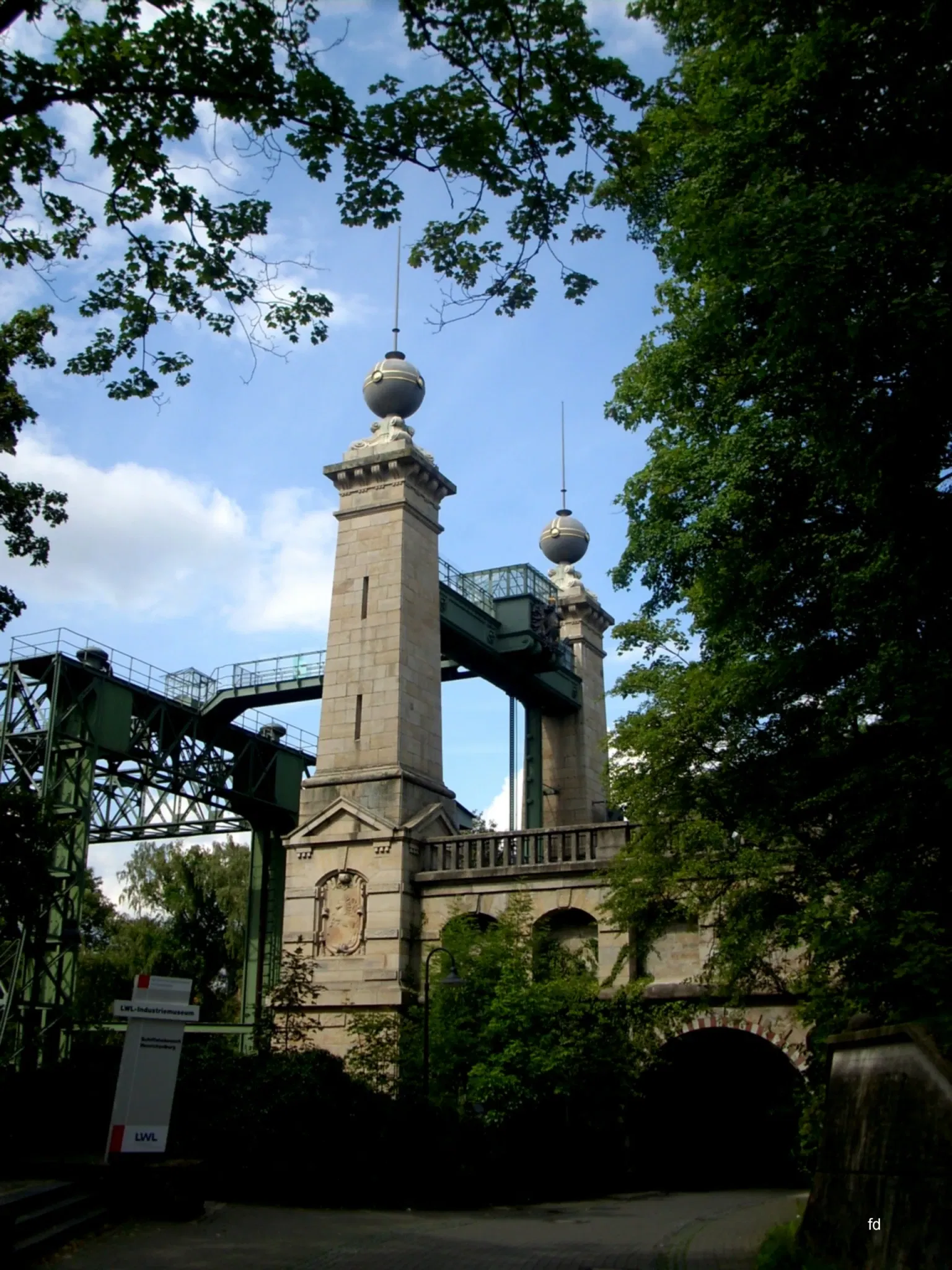 Henrichenburg boat lift