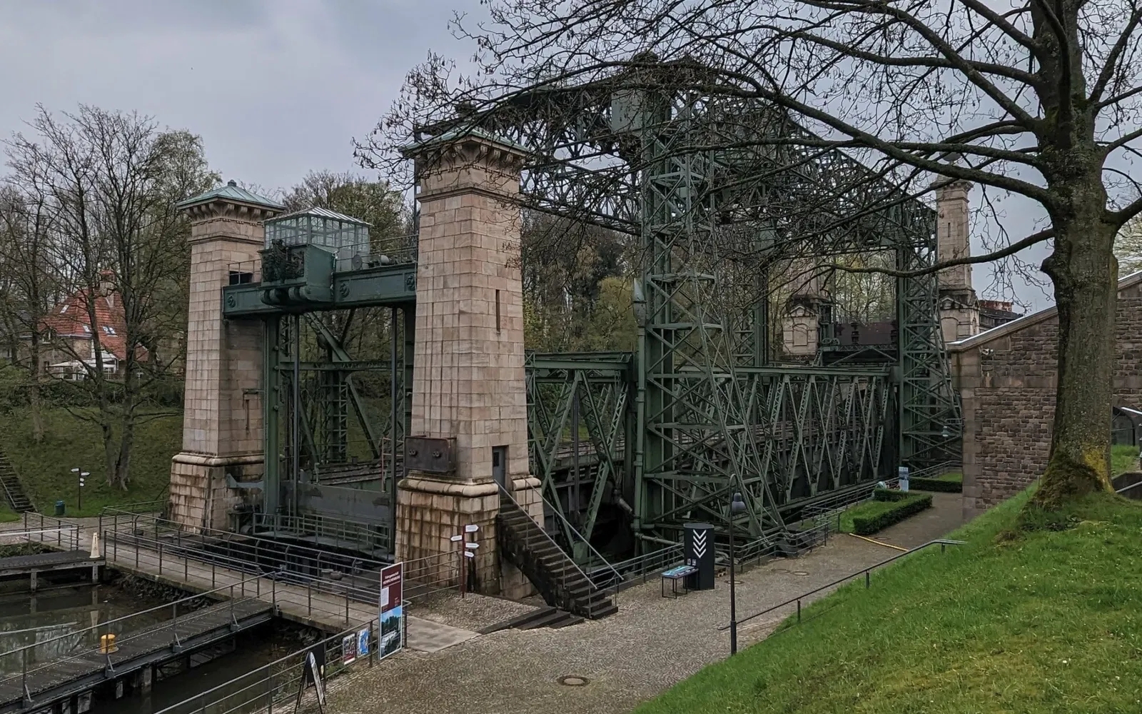 Henrichenburg boat lift