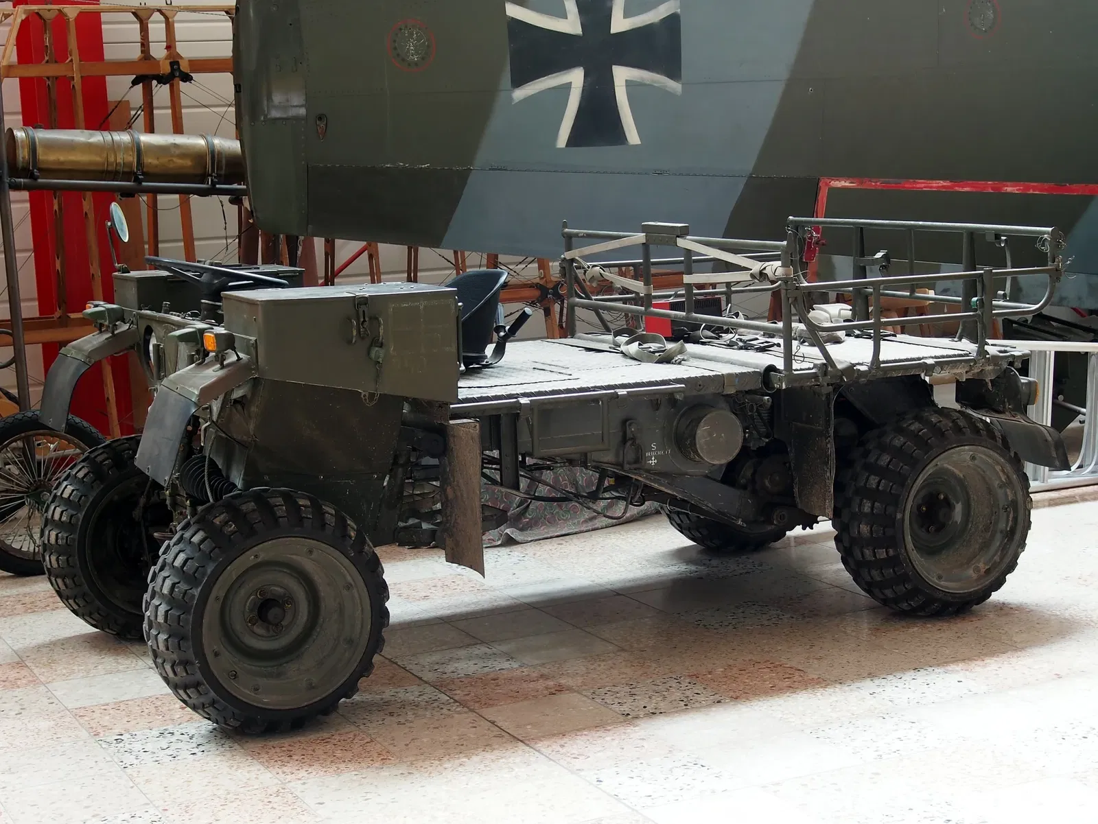 Flugausstellung L. + P. Junior