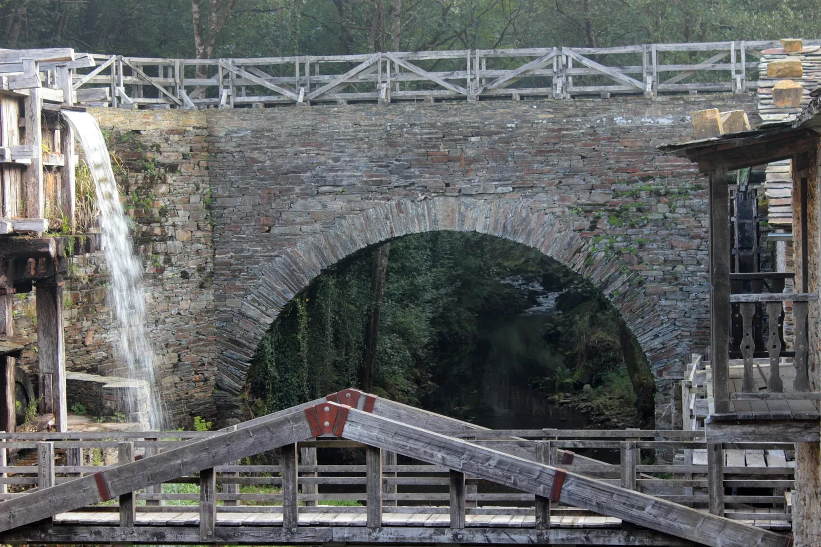 Conjunto Etnográfico de Mazonovo