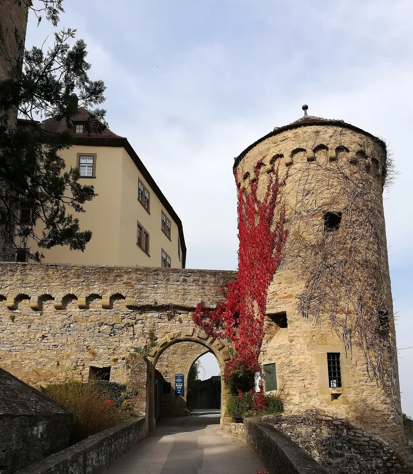 Burg Guttenberg Haßmersheim