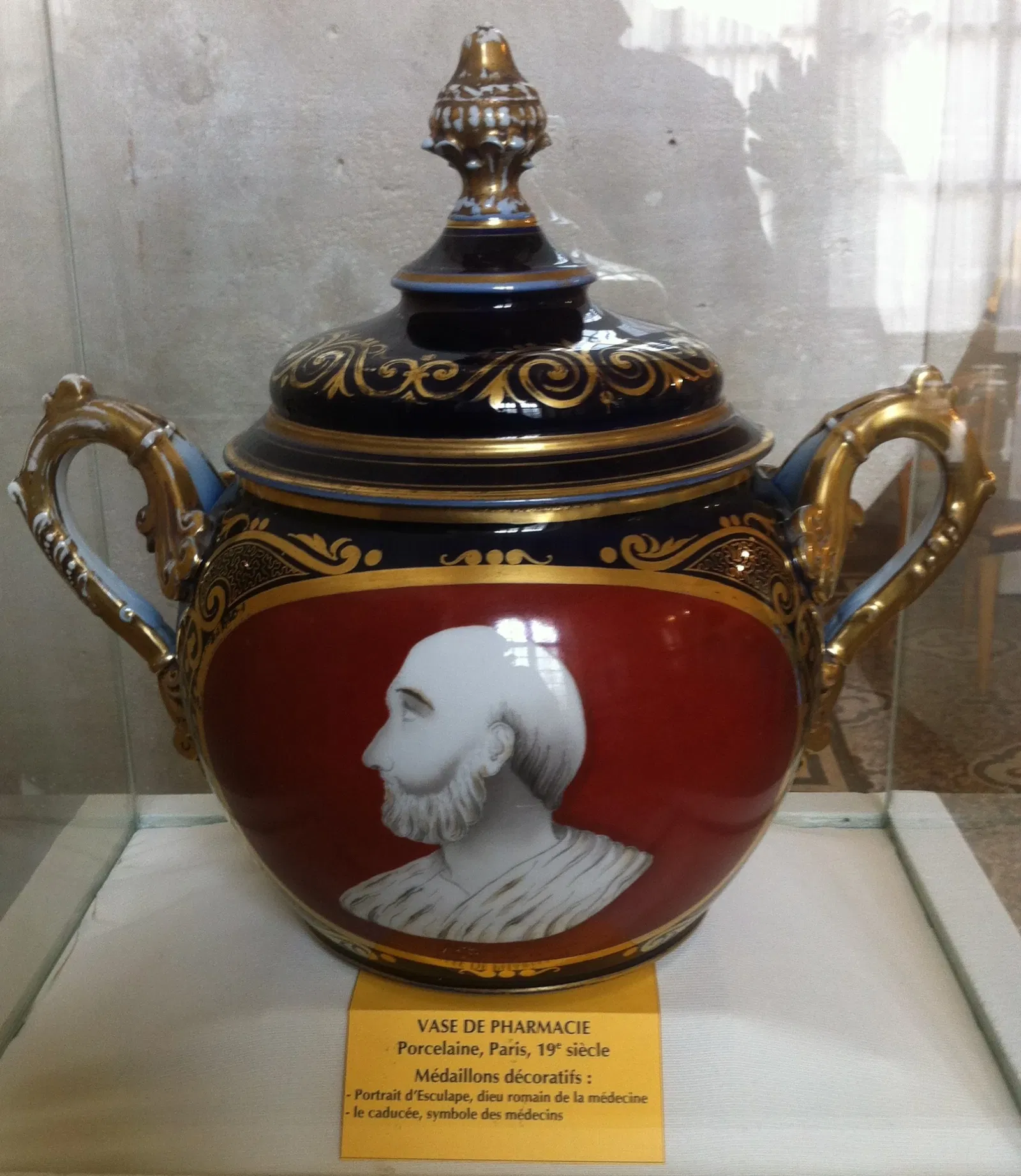 Hôtel-Dieu-le-Comte