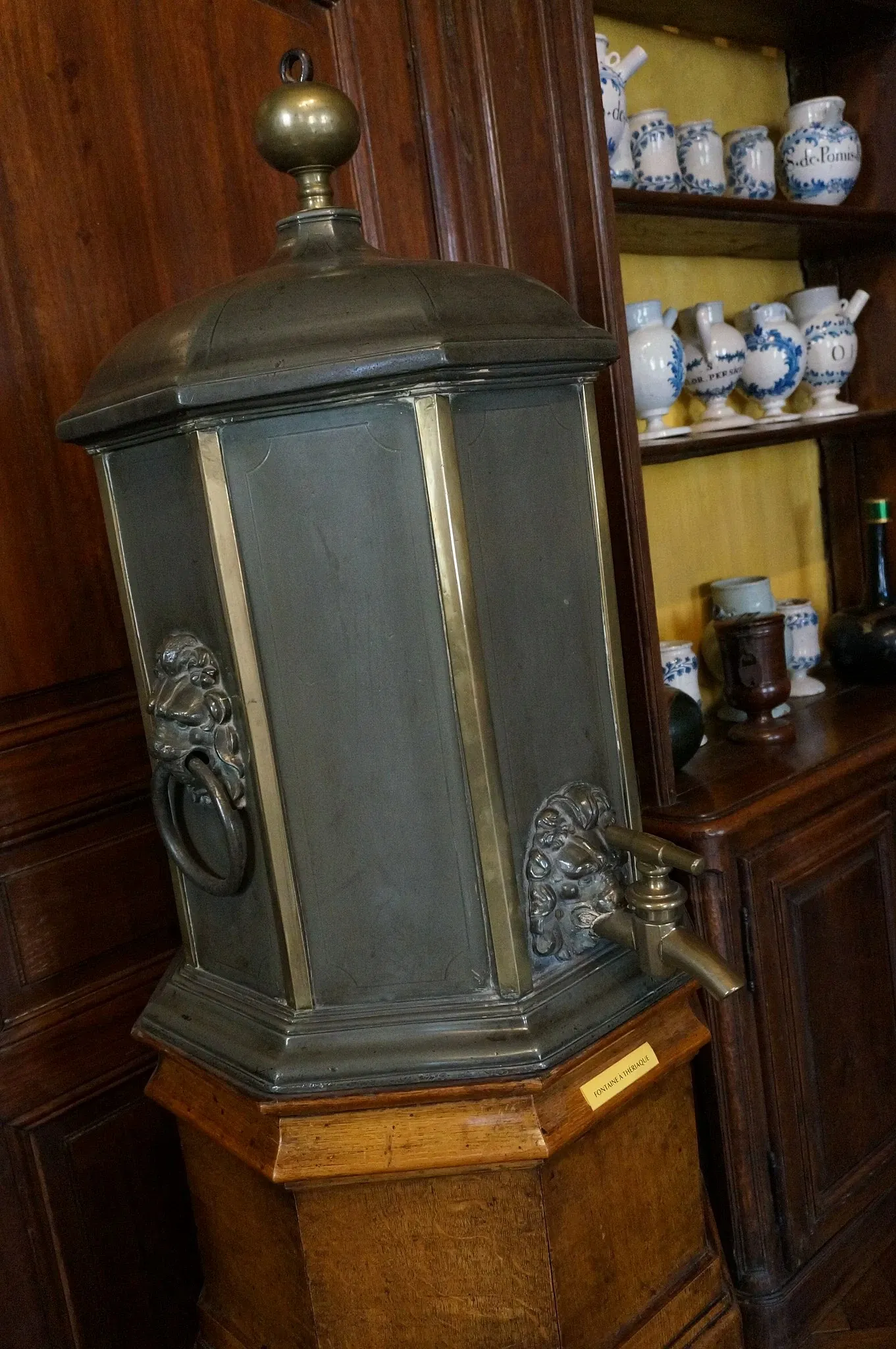 Hôtel-Dieu-le-Comte