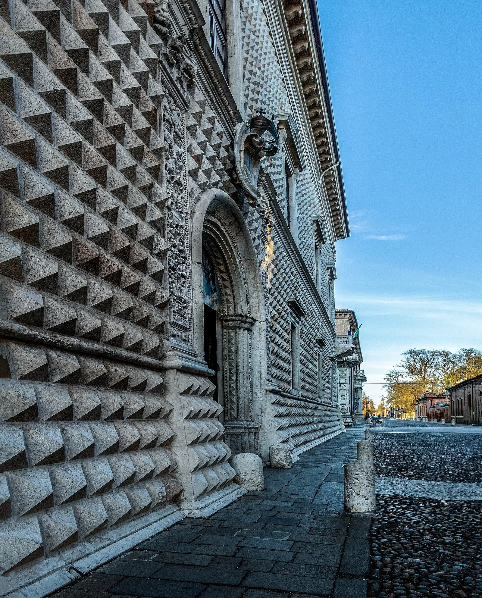 Palazzo dei Diamanti