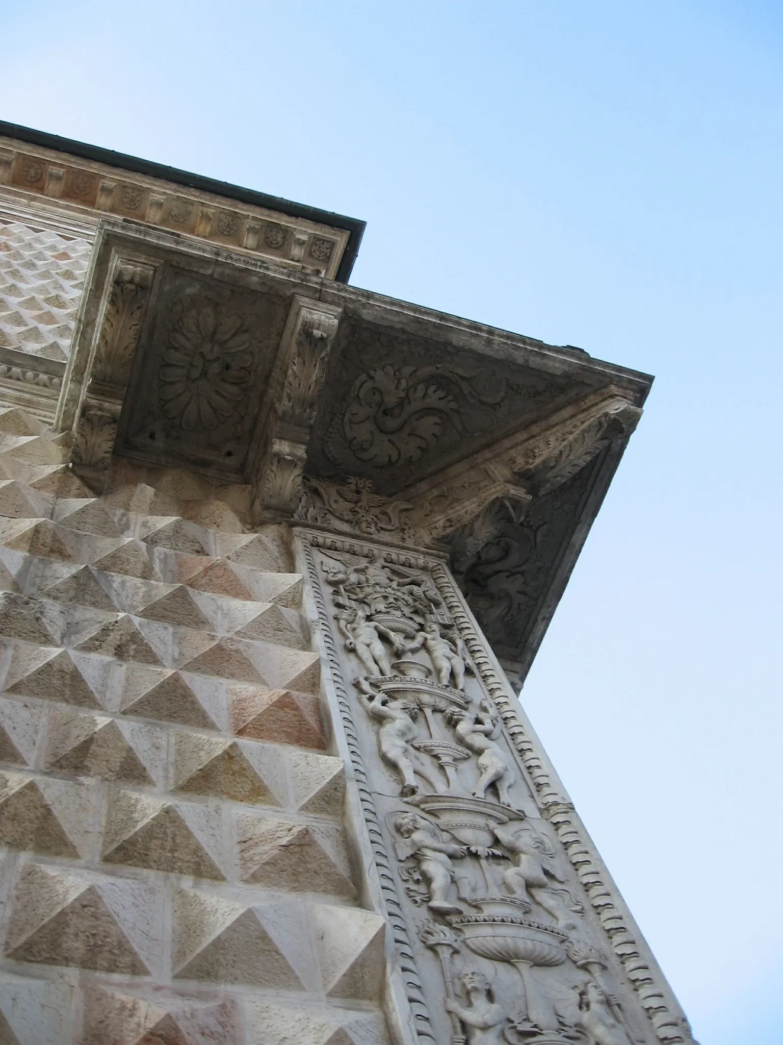 Palazzo dei Diamanti