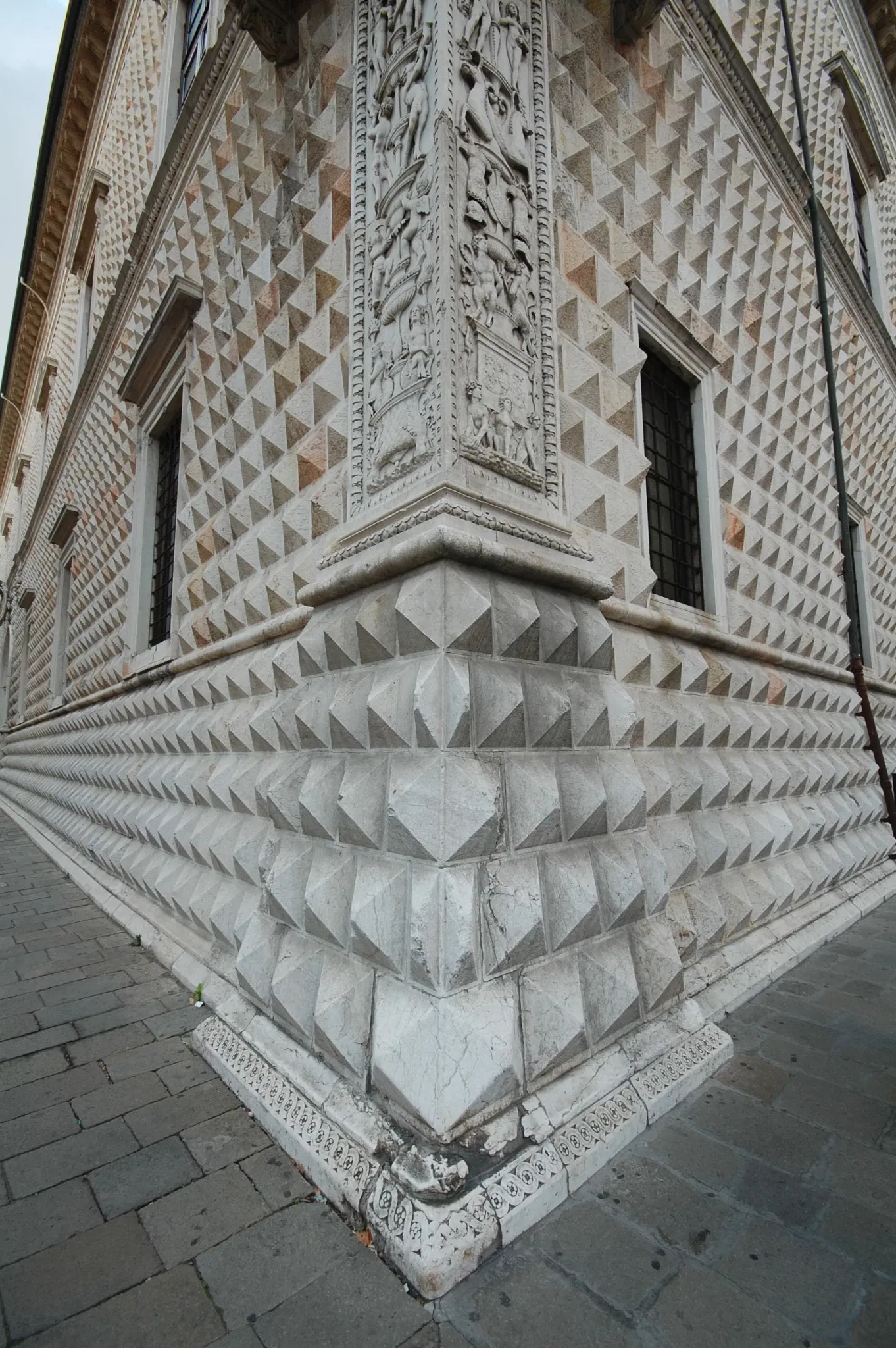 Palazzo dei Diamanti