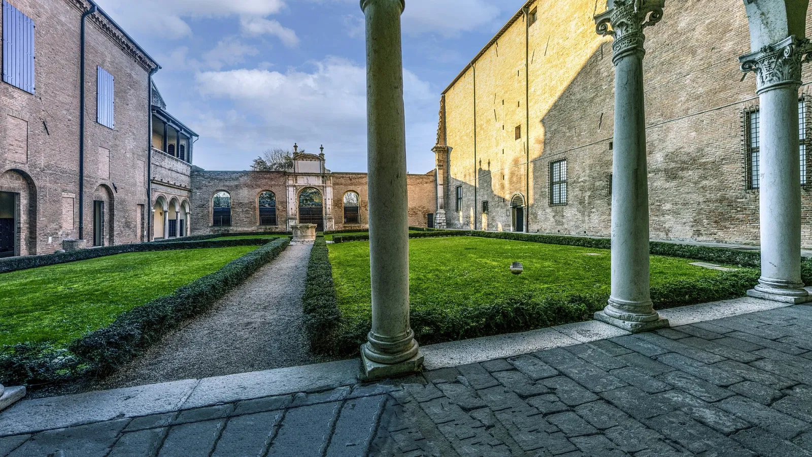 Palazzo dei Diamanti