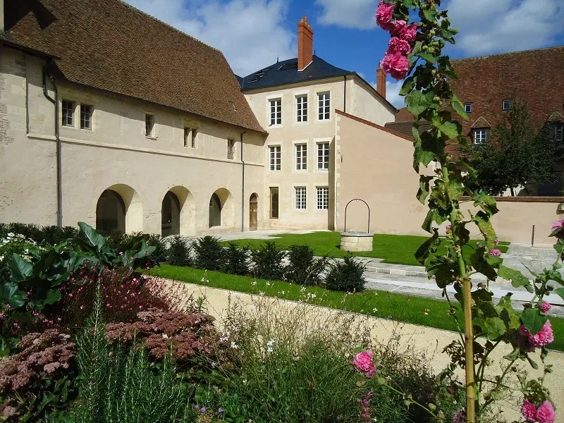 Earthenware and Fine Arts Museum