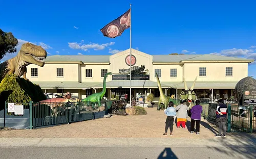 National Dinosaur Museum