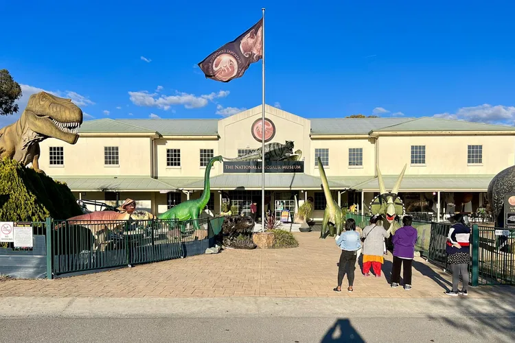National Dinosaur Museum