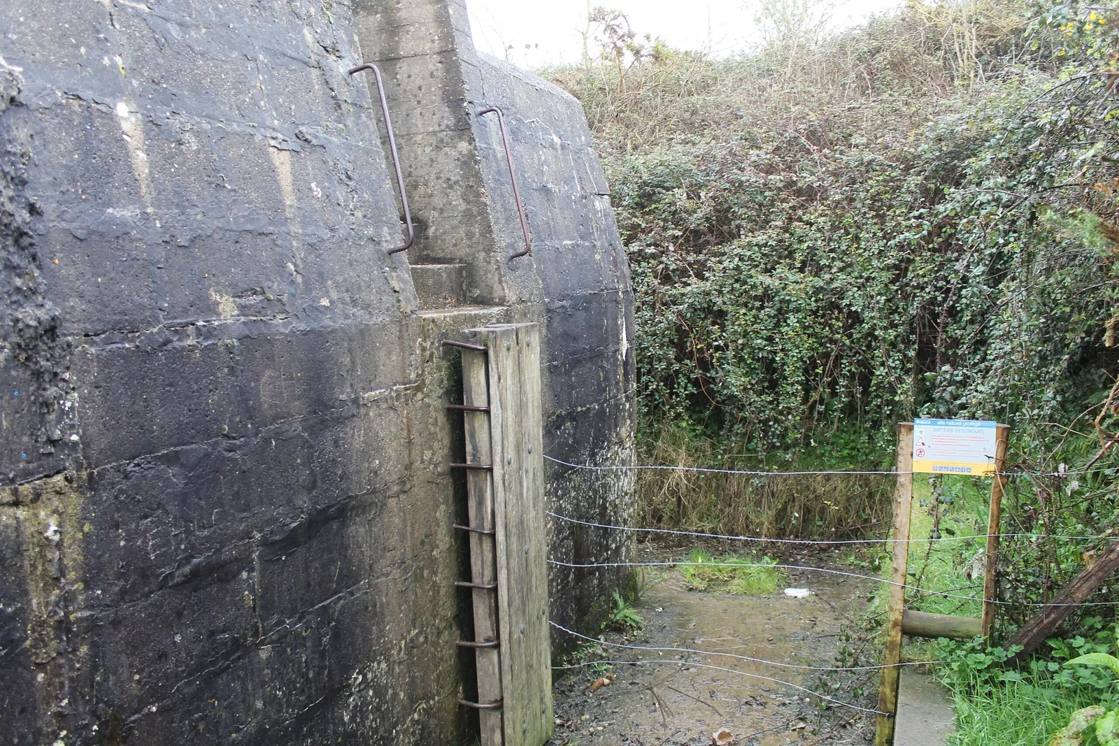 Longues-sur-Mer battery