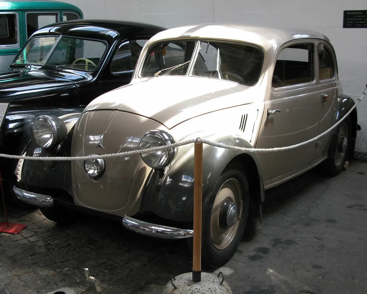 Svedinos Bil- och Flygmuseum