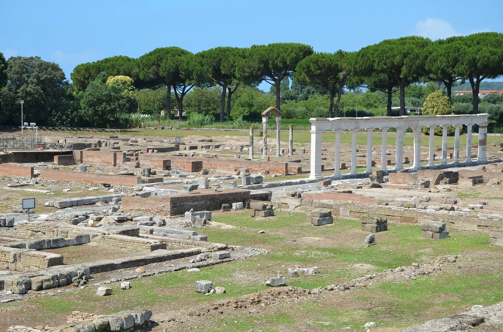 Archaeological area and Antiquarium of Minturnae