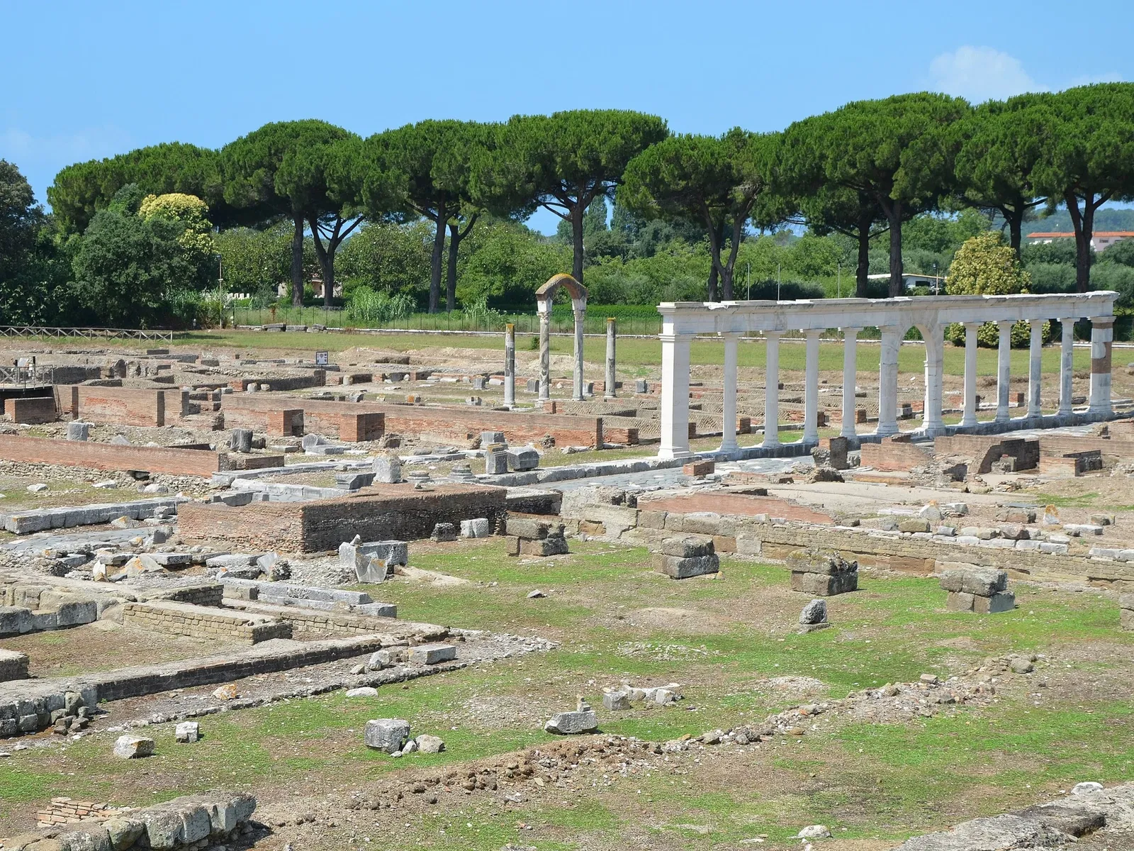 Archaeological area and Antiquarium of Minturnae