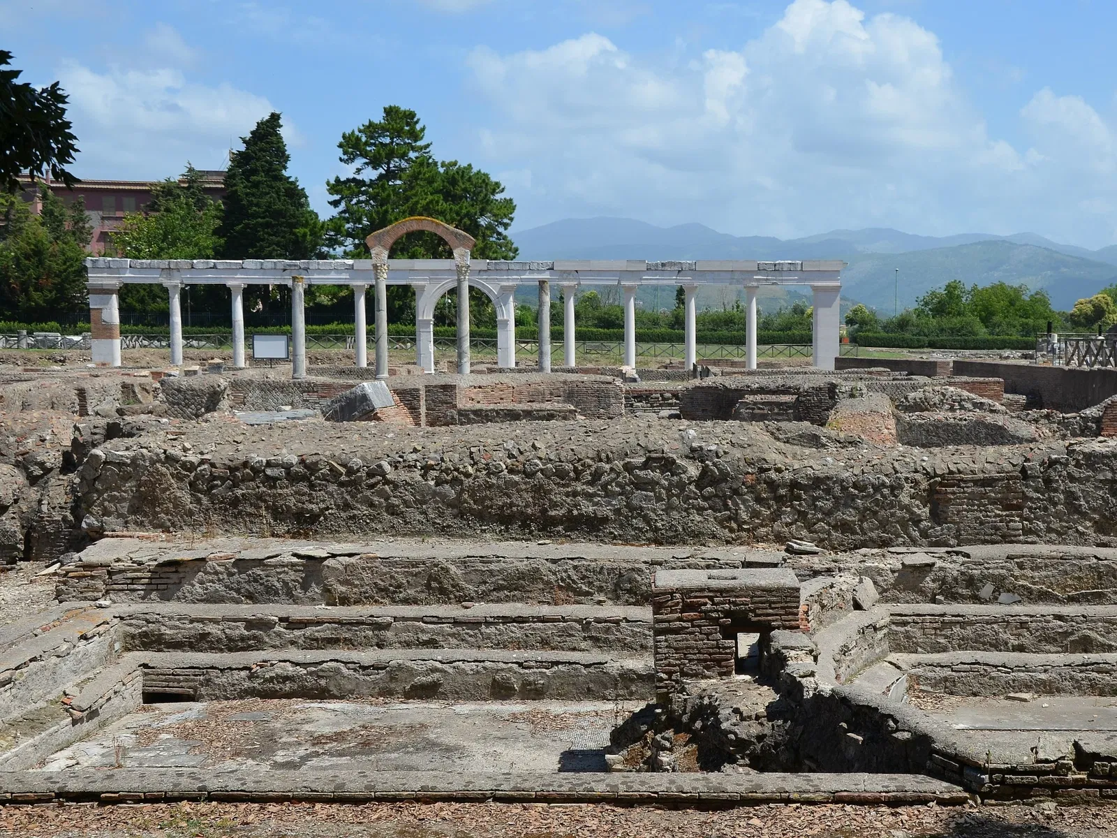 Archaeological area and Antiquarium of Minturnae