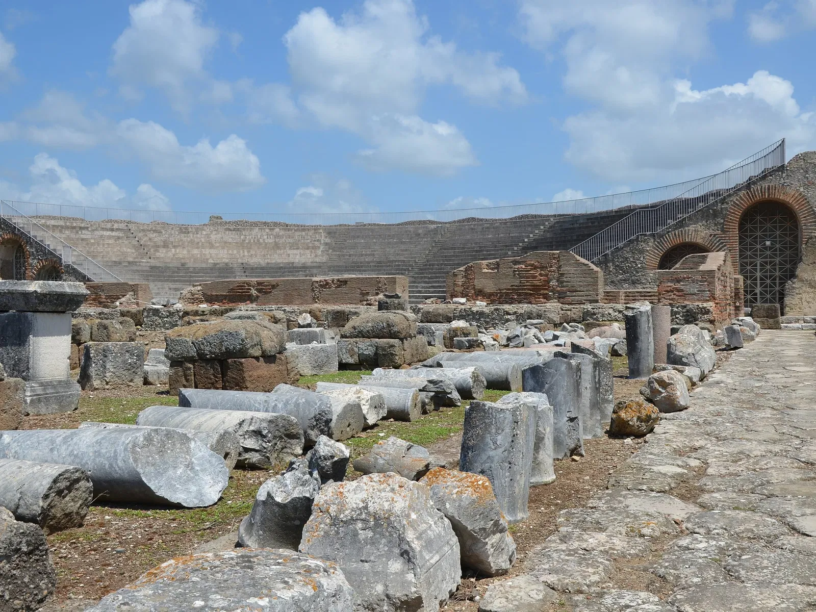 Archaeological area and Antiquarium of Minturnae
