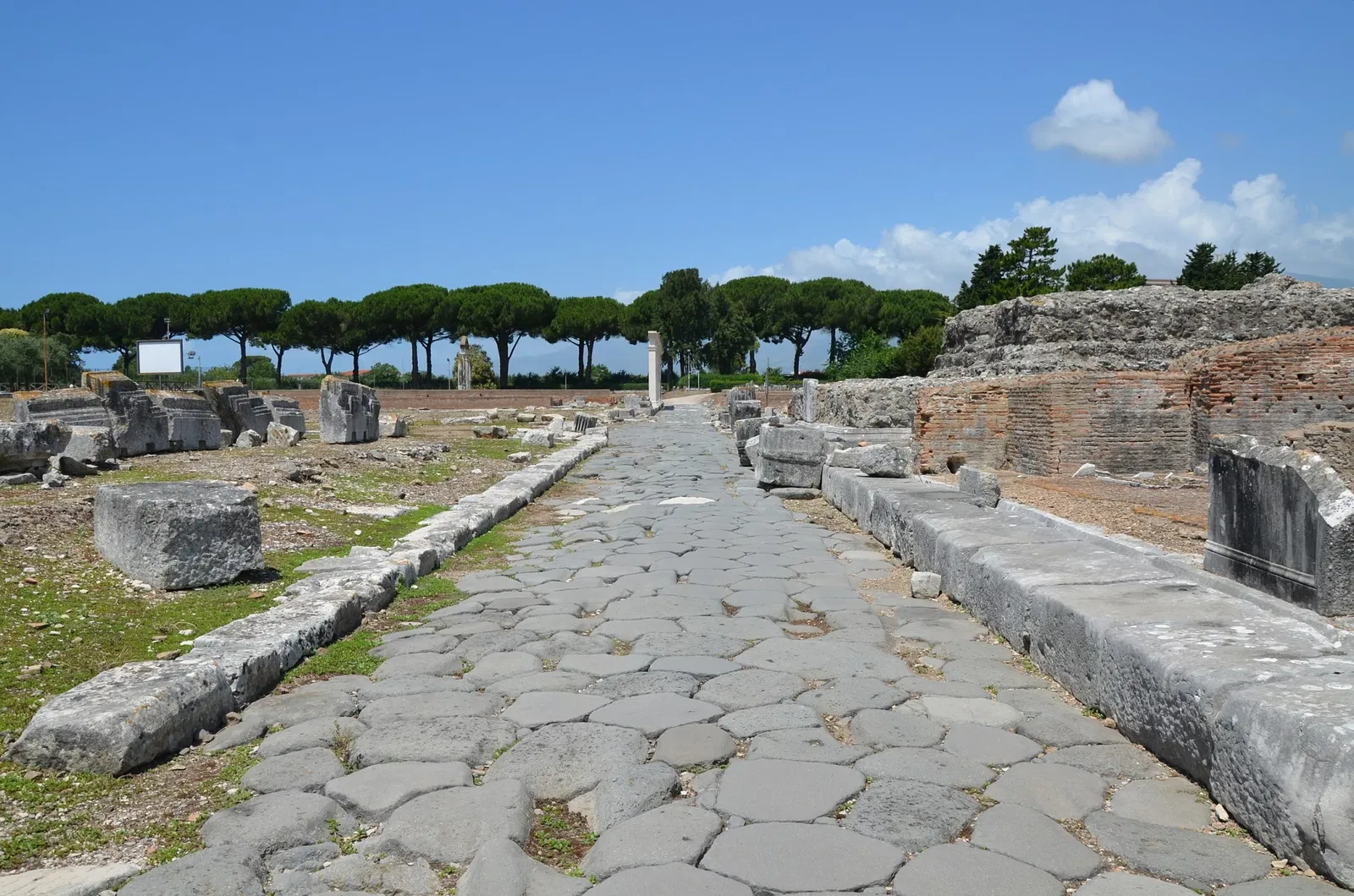 Archaeological area and Antiquarium of Minturnae