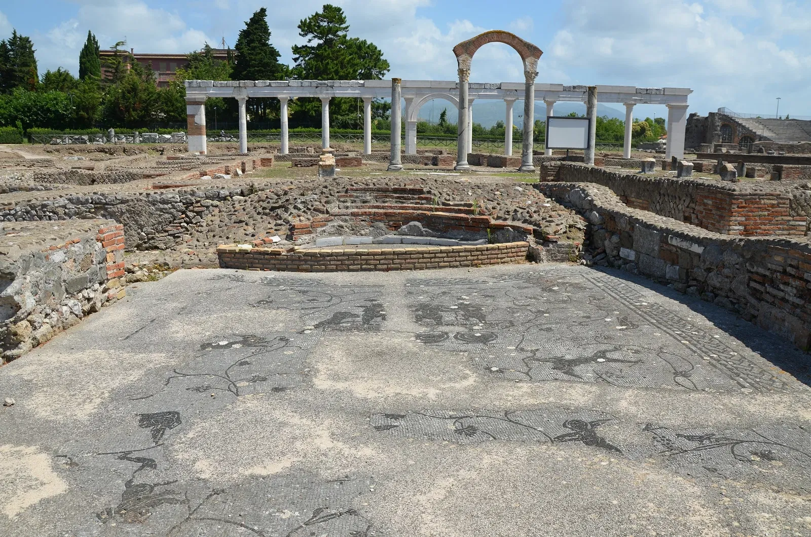 Archaeological area and Antiquarium of Minturnae