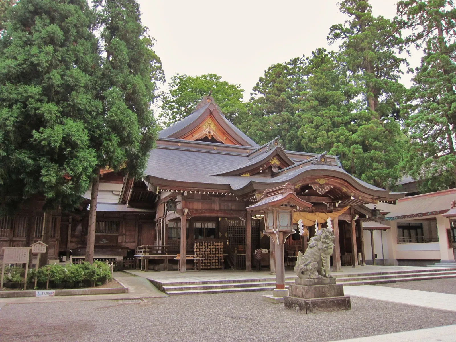Shirayama Hime Jinja Shrine