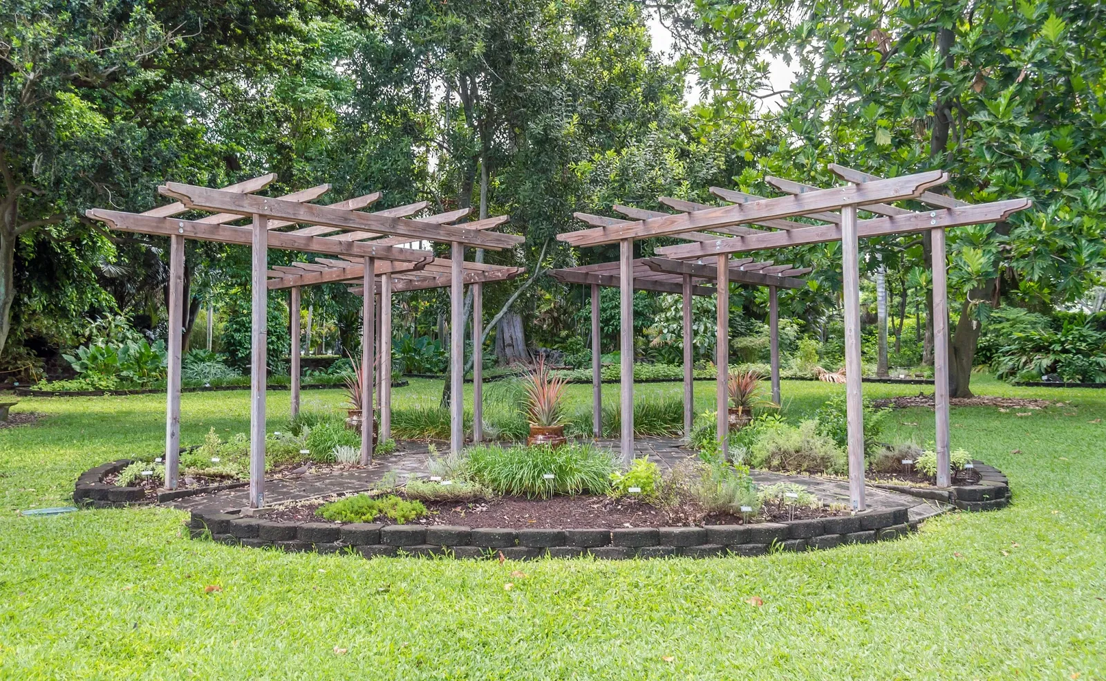 Foster Botanical Garden