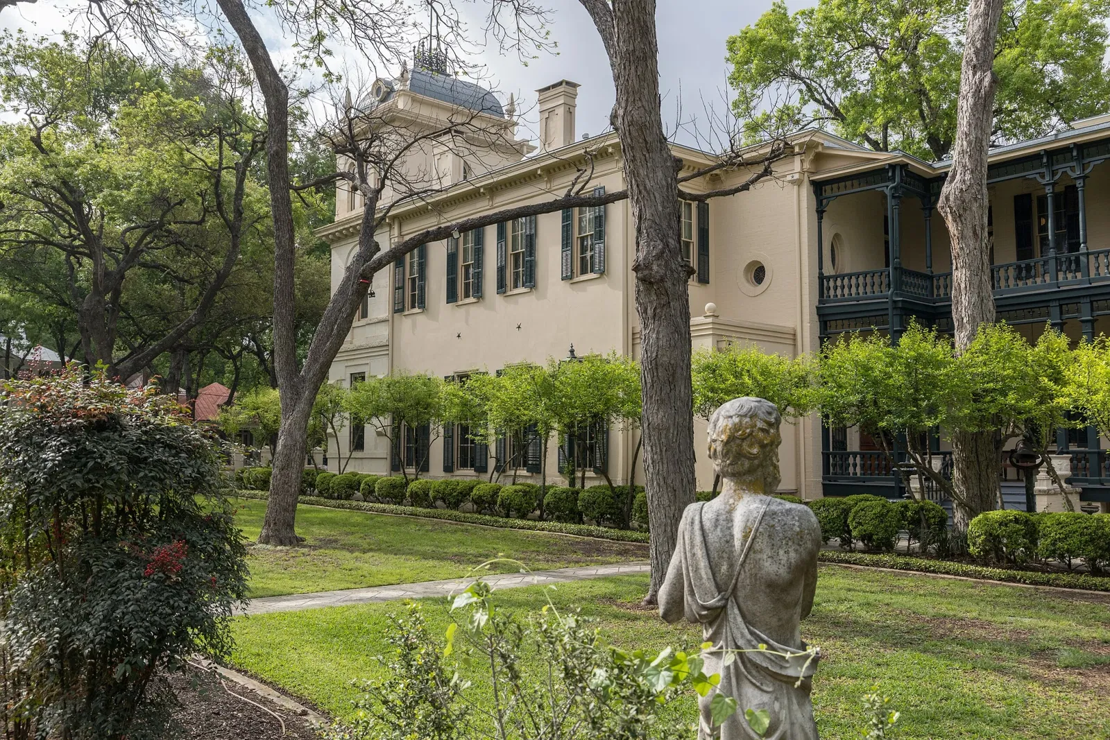 Villa Finale Visitor Center